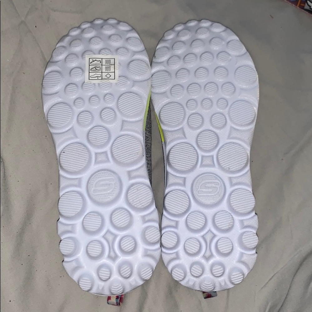 Shoes - Picture 3 of 4